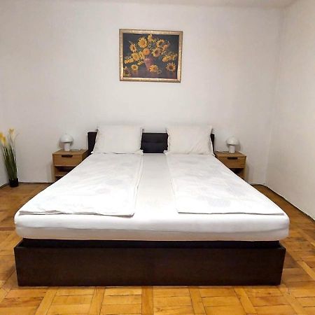 The Home Hunedoara Bagian luar foto