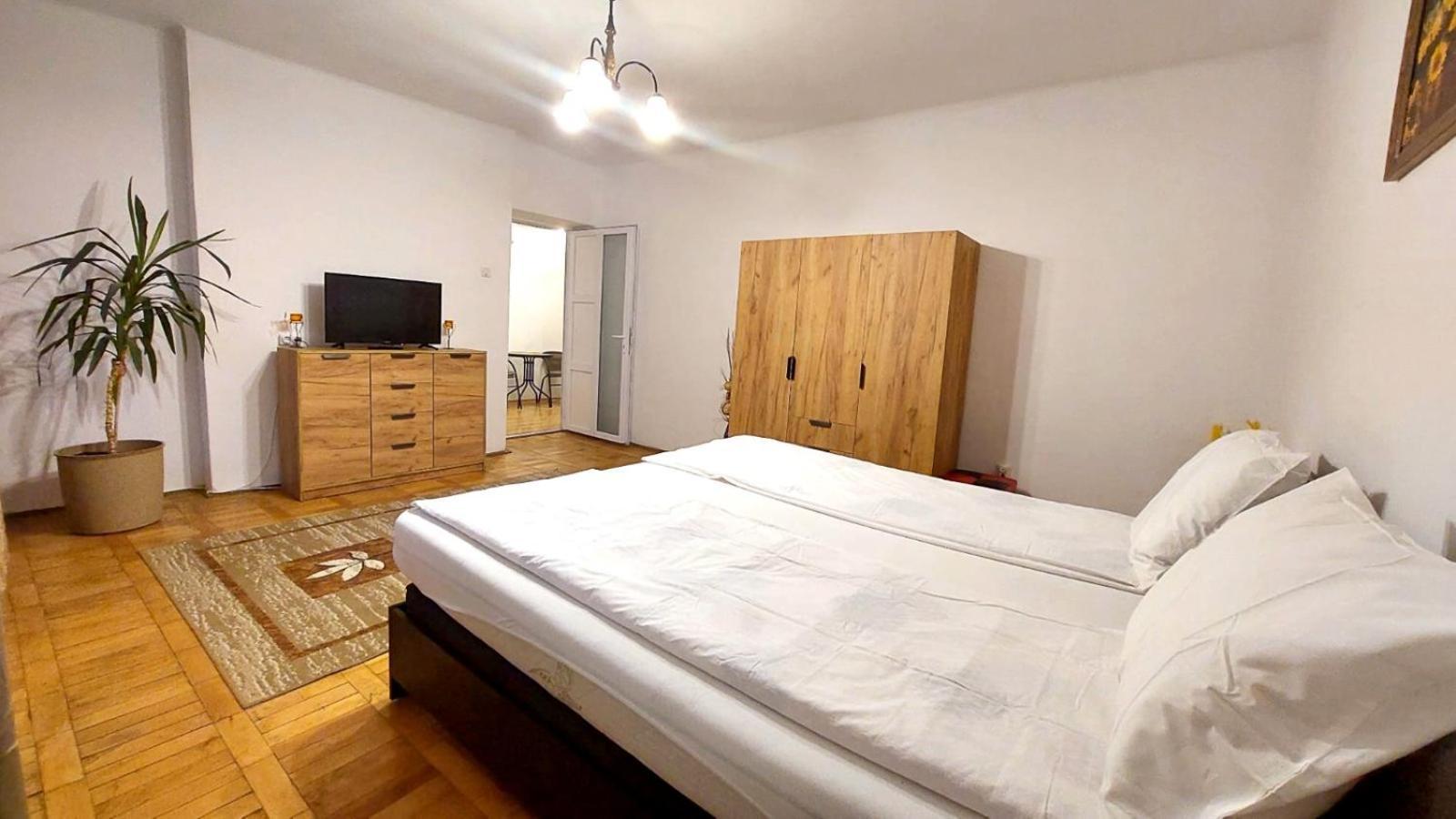 The Home Hunedoara Bagian luar foto
