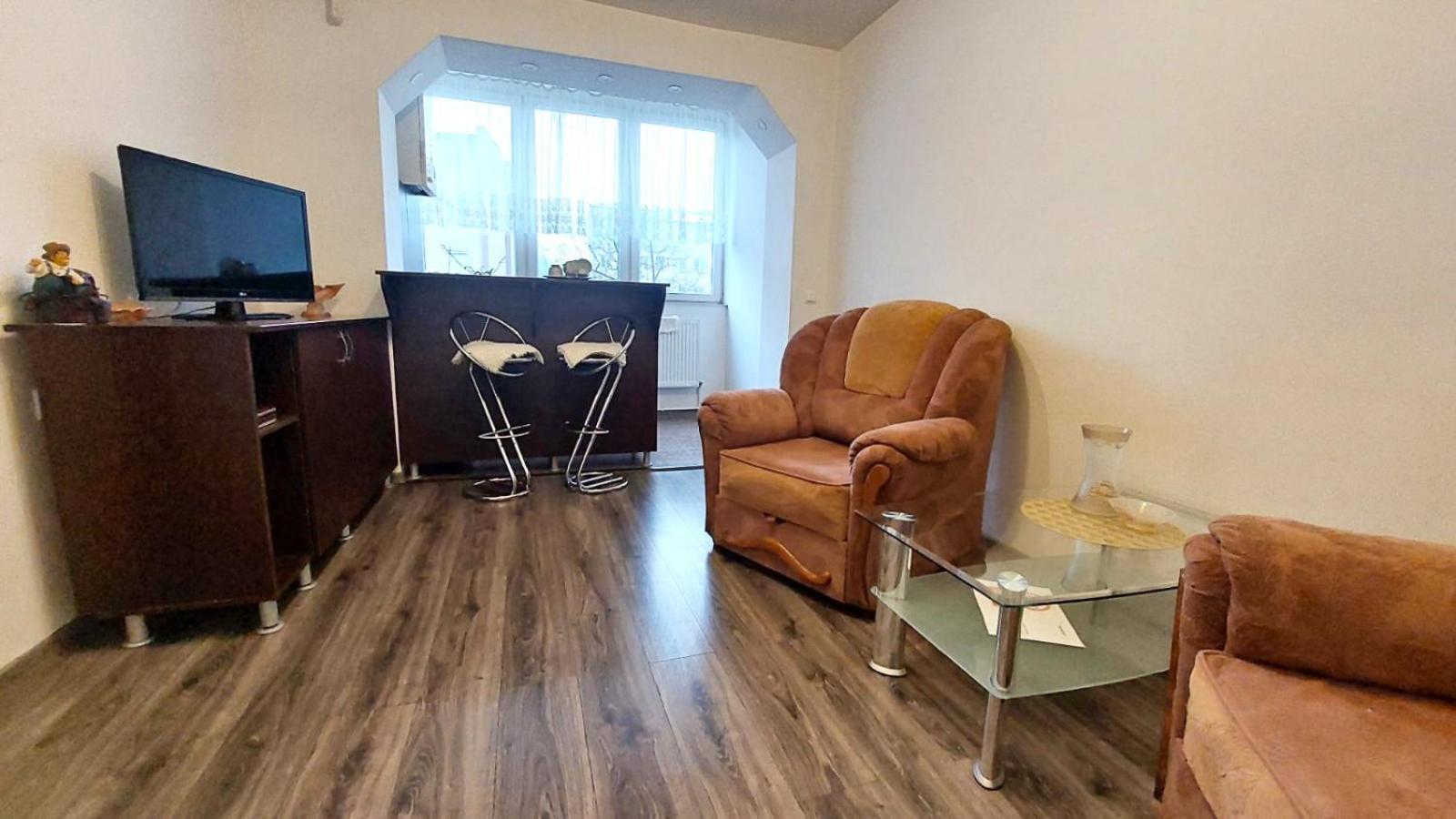The Home Hunedoara Bagian luar foto