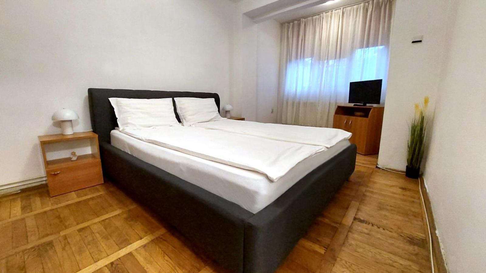 The Home Hunedoara Bagian luar foto