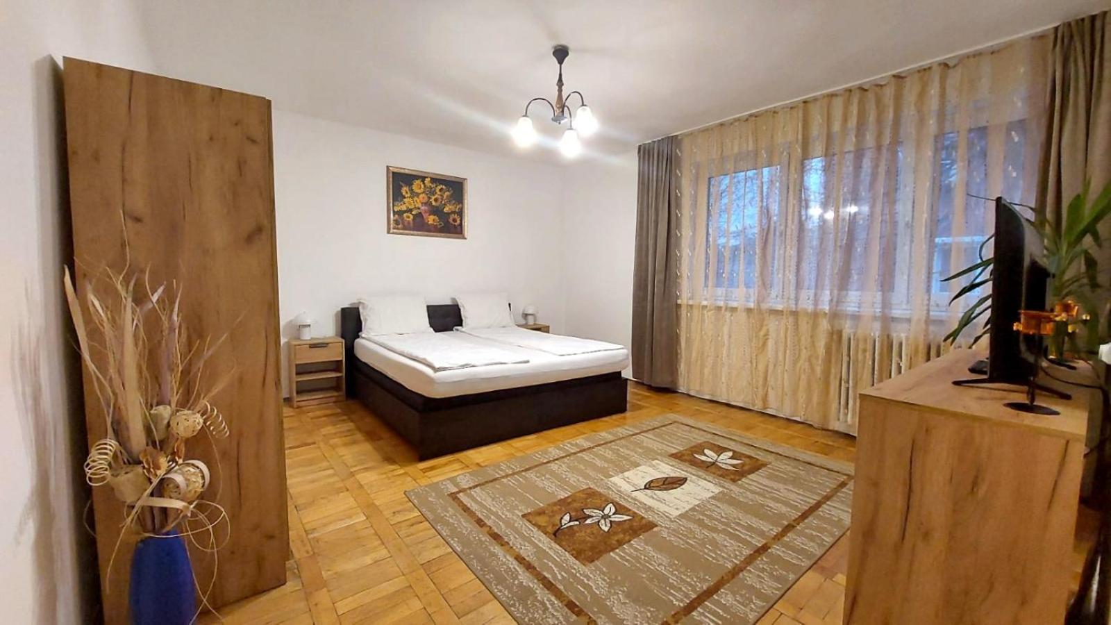 The Home Hunedoara Bagian luar foto