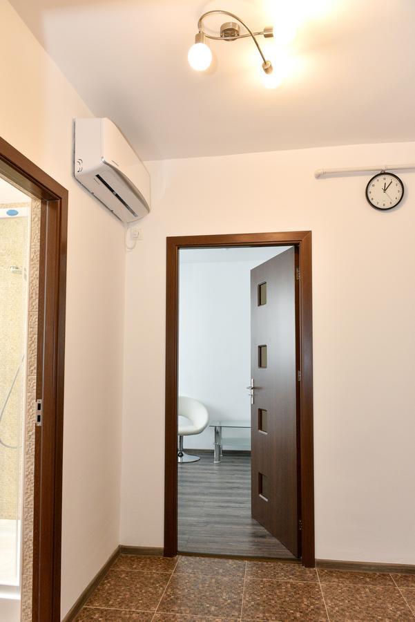 The Home Hunedoara Bagian luar foto
