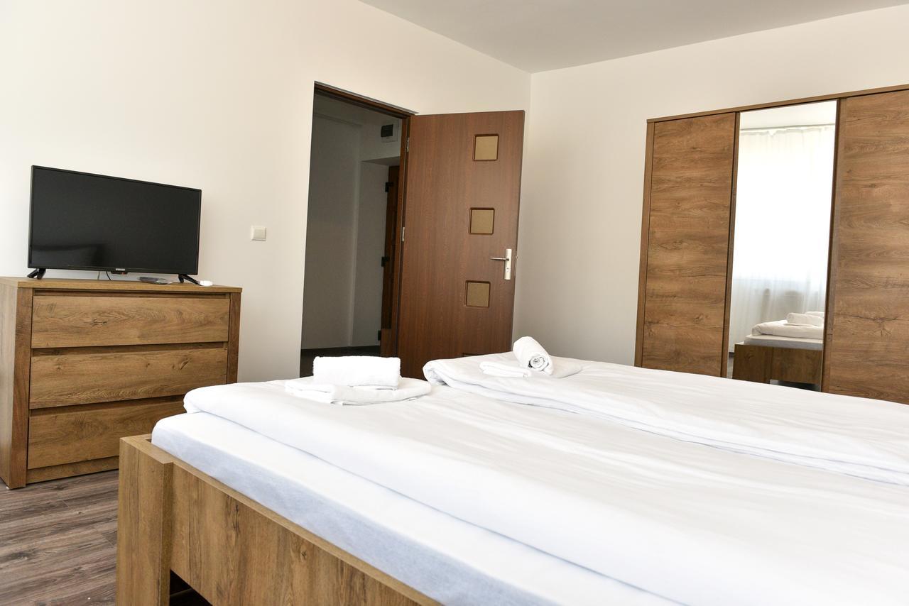 The Home Hunedoara Bagian luar foto