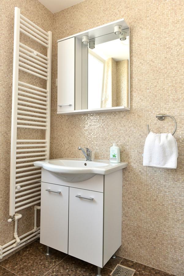 The Home Hunedoara Bagian luar foto