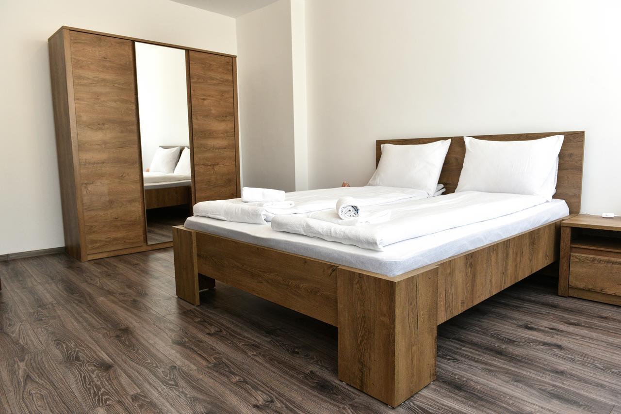 The Home Hunedoara Bagian luar foto